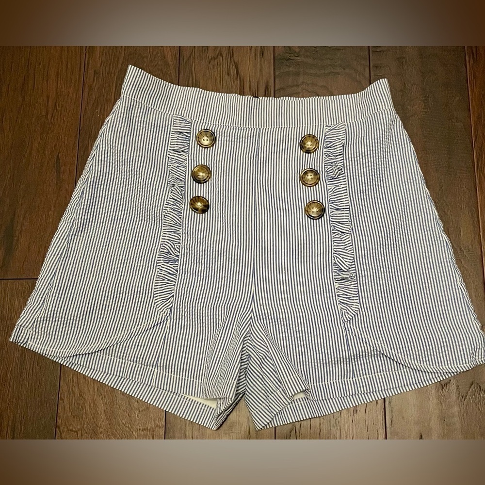 Lauren James Birdie Stripe Ruffle Seersucker Front Shorts SZ:M NWOT